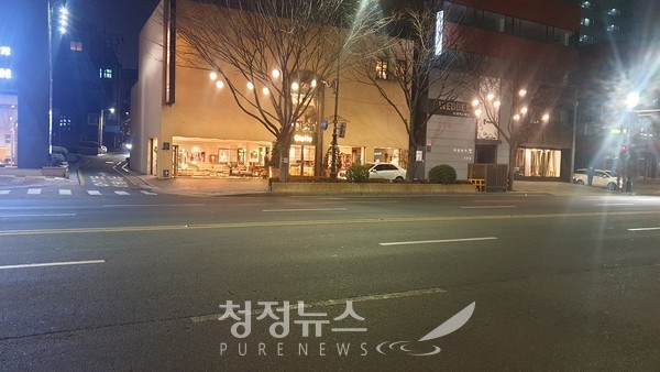 설 명절 연휴를 앞두고 한산한 서울 강남의 거리. 2021.2.10. ⓒ청정뉴스 권아린 기자